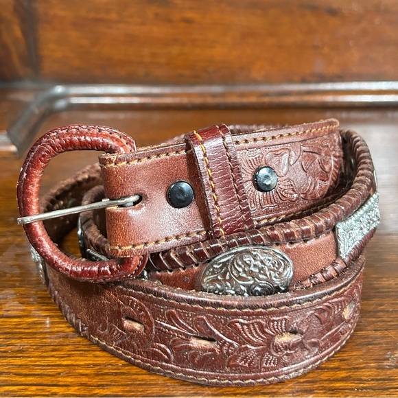 Western Brown Women\'s Hand Tooled thick leather belt with metal accents Sz.38/L Ariat Ladies Scroll Tooled Leather Belt with Bronze Buckle  main image 4